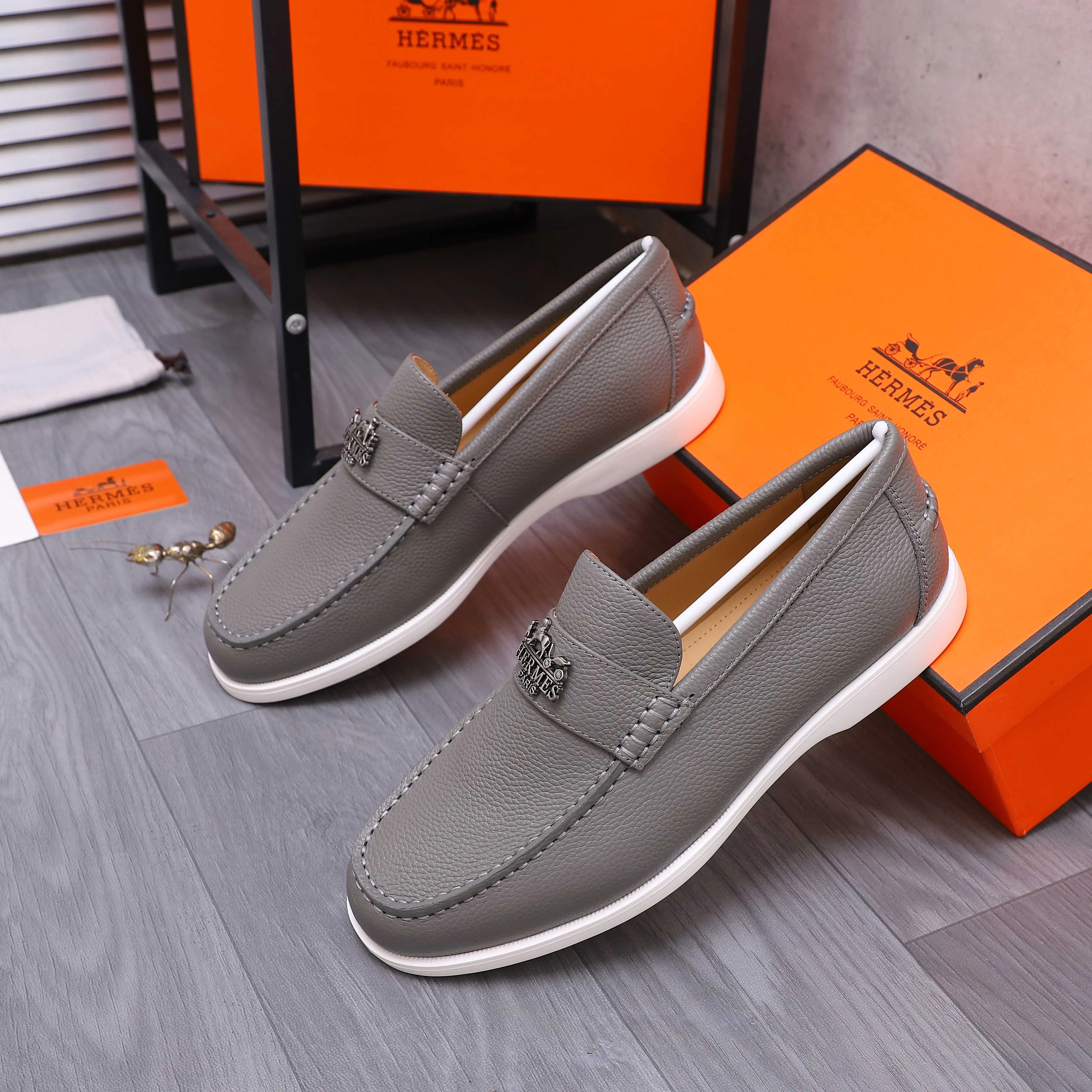 Men's shoes 💰p560 Product trademark: HERMES "Hermes" casual slip-on men's shoes. Regular size: 38-46 (45.46 is custom-made and non-returnable) Product materials: Selected pebbled cowhide upper, cowhide lining, original foam rubber ultra-light sole